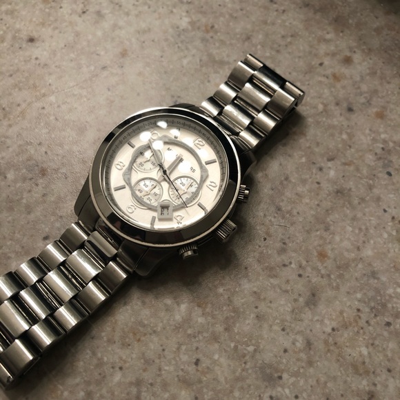 Michael Kors Watch - Picture 3 of 4